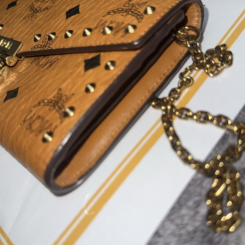 Preloved MCM Patricia visetos cognac wallet on chain excellent 7x4” box n COA - Picture 6 of 14